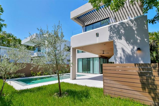 135 SW 29th Rd, Miami, FL 33129