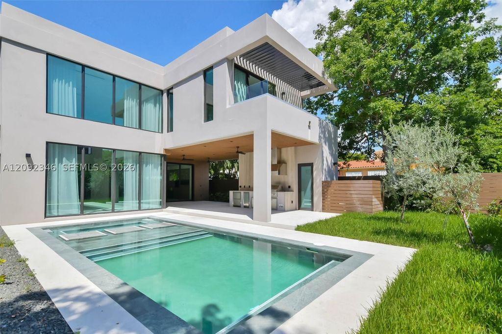 135 SW 29th Rd, Miami, FL 33129