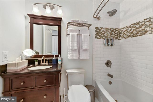 919 EASTERN AVE, Baltimore, MD 21202