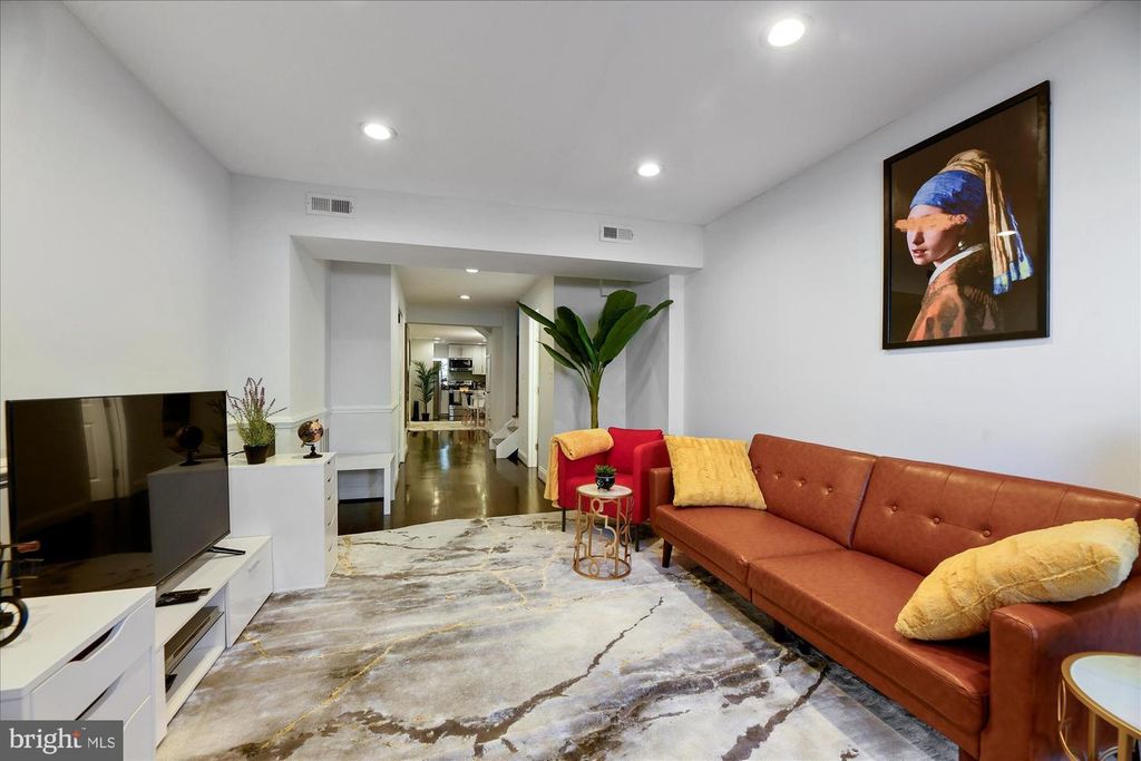 919 EASTERN AVE, Baltimore, MD 21202