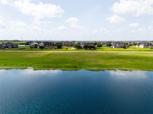 211 Hall Thompson Road, Katy, TX 77493