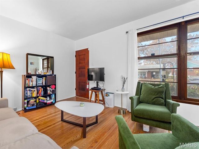 7408 Ray Avenue, St Louis, MO 63116