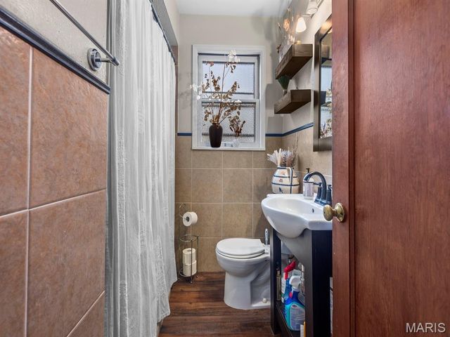 7408 Ray Avenue, St Louis, MO 63116