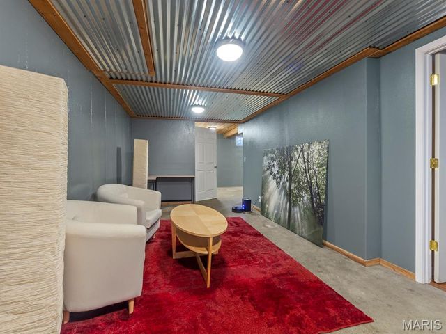 7408 Ray Avenue, St Louis, MO 63116