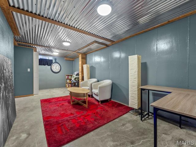 7408 Ray Avenue, St Louis, MO 63116