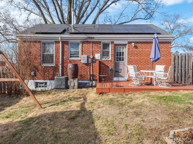 7408 Ray Avenue, St Louis, MO 63116
