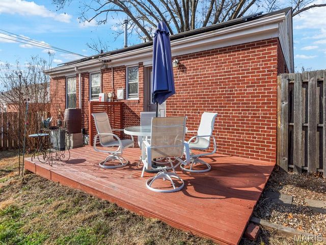 7408 Ray Avenue, St Louis, MO 63116