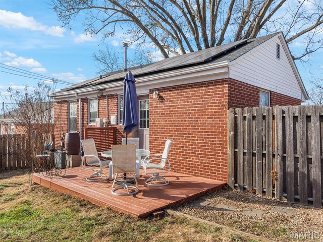 7408 Ray Avenue, St Louis, MO 63116