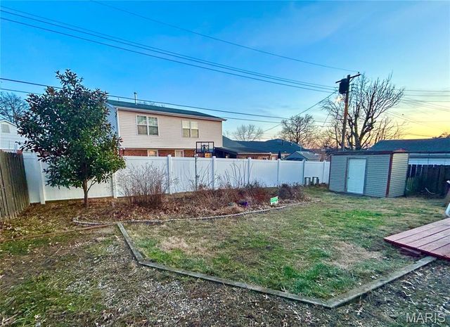 7408 Ray Avenue, St Louis, MO 63116