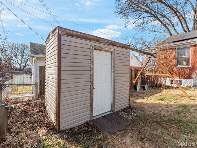 7408 Ray Avenue, St Louis, MO 63116