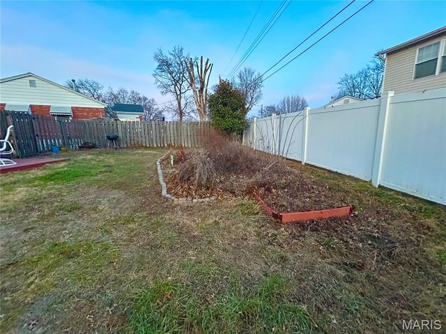 7408 Ray Avenue, St Louis, MO 63116