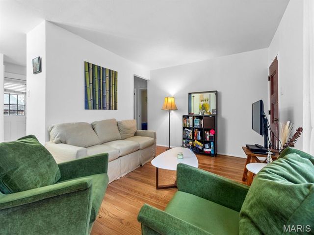 7408 Ray Avenue, St Louis, MO 63116