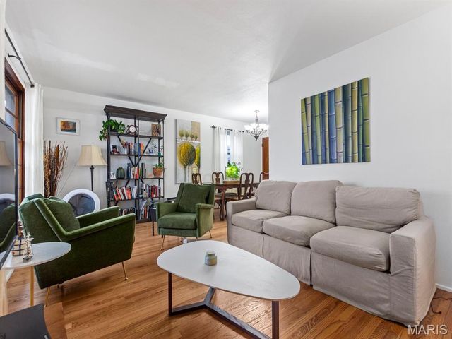 7408 Ray Avenue, St Louis, MO 63116