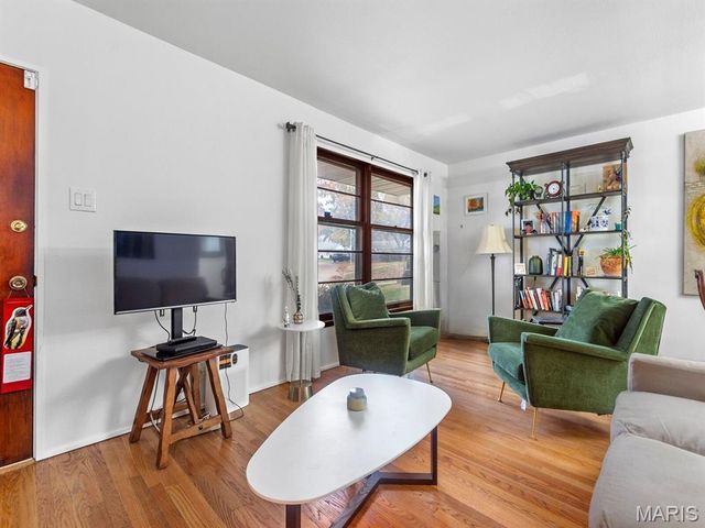 7408 Ray Avenue, St Louis, MO 63116