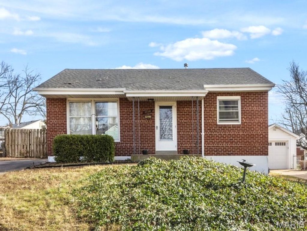 7408 Ray Avenue, St Louis, MO 63116