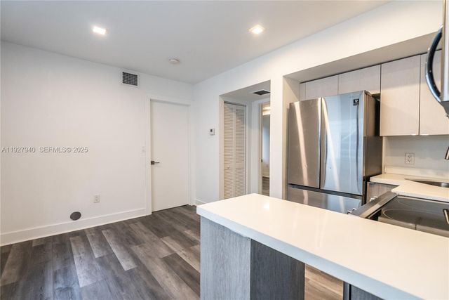 1985 Bay Dr 109, Miami Beach, FL 33141