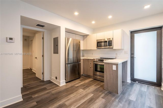 1985 Bay Dr 109, Miami Beach, FL 33141