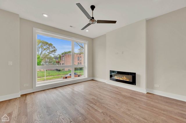 4611 S Saint Lawrence Avenue 2, Chicago, IL 60653