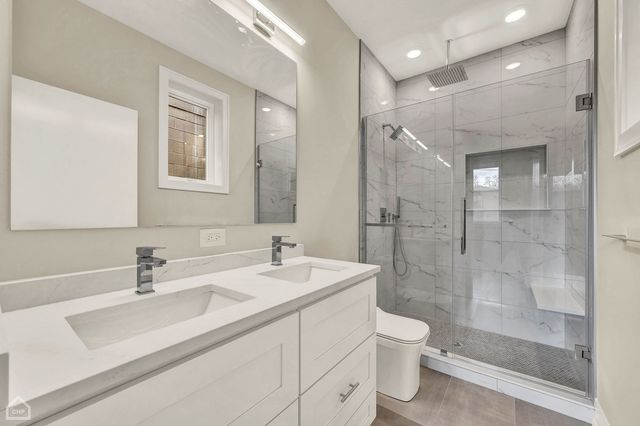 4611 S Saint Lawrence Avenue 2, Chicago, IL 60653