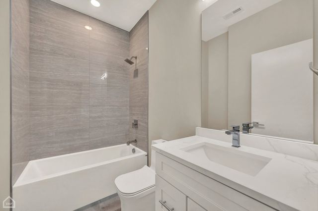 4611 S Saint Lawrence Avenue 2, Chicago, IL 60653