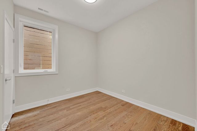 4611 S Saint Lawrence Avenue 2, Chicago, IL 60653