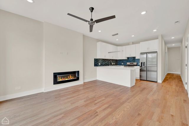 4611 S Saint Lawrence Avenue 2, Chicago, IL 60653