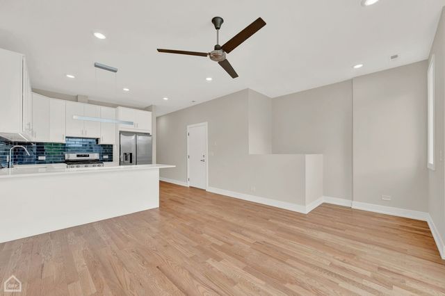 4611 S Saint Lawrence Avenue 2, Chicago, IL 60653
