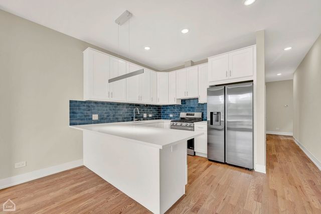 4611 S Saint Lawrence Avenue 2, Chicago, IL 60653