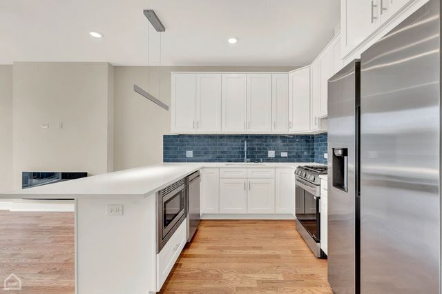 4611 S Saint Lawrence Avenue 2, Chicago, IL 60653
