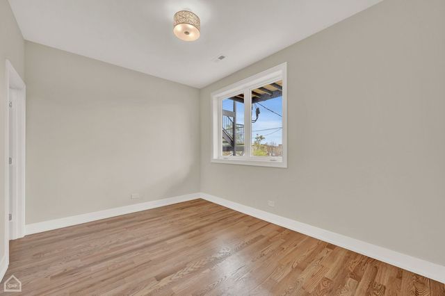 4611 S Saint Lawrence Avenue 2, Chicago, IL 60653