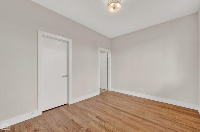 4611 S Saint Lawrence Avenue 2, Chicago, IL 60653