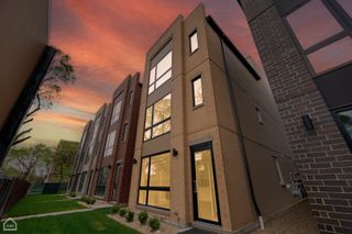 4611 S Saint Lawrence Avenue 2, Chicago, IL 60653