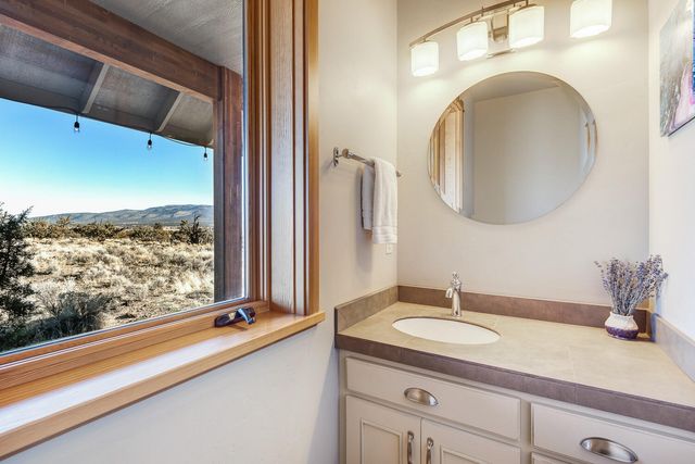 11039 SW Ranch Road, Powell Butte, OR 97753