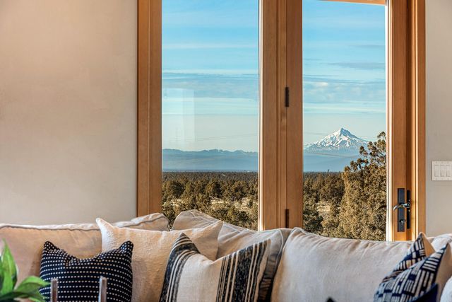 11039 SW Ranch Road, Powell Butte, OR 97753