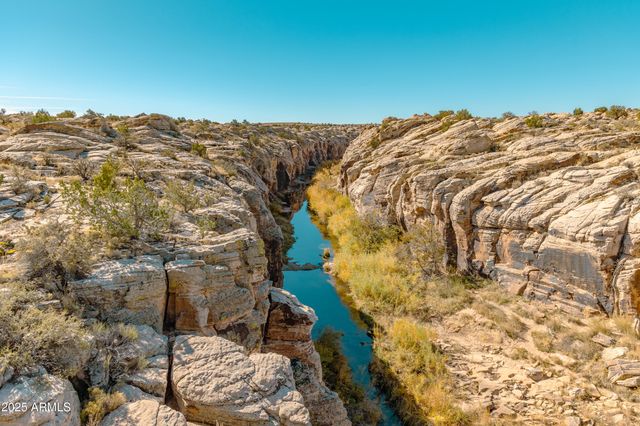 000 Bell Cow aka Rock Art Ranch Road 11, Winslow, AZ 86047