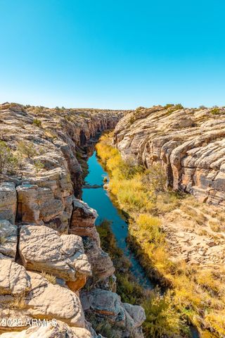 000 Bell Cow aka Rock Art Ranch Road 11, Winslow, AZ 86047