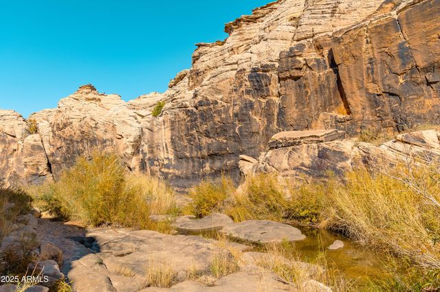 000 Bell Cow aka Rock Art Ranch Road 11, Winslow, AZ 86047