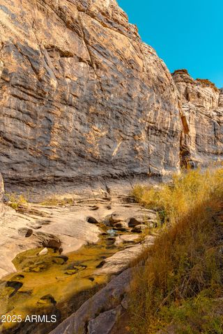 000 Bell Cow aka Rock Art Ranch Road 11, Winslow, AZ 86047