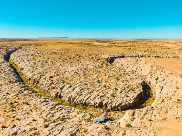 000 Bell Cow aka Rock Art Ranch Road 11, Winslow, AZ 86047