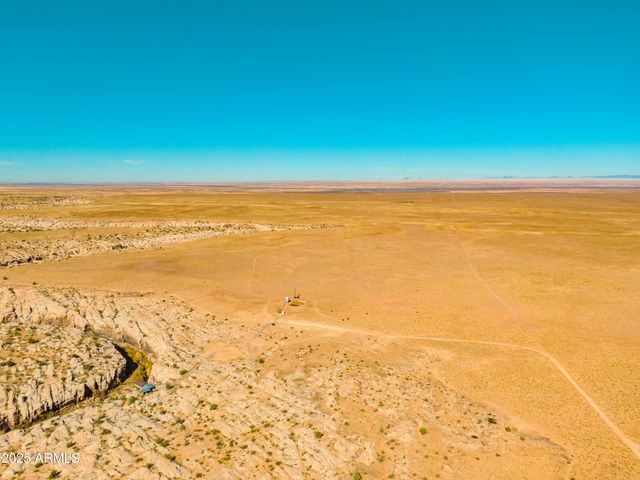 000 Bell Cow aka Rock Art Ranch Road 11, Winslow, AZ 86047