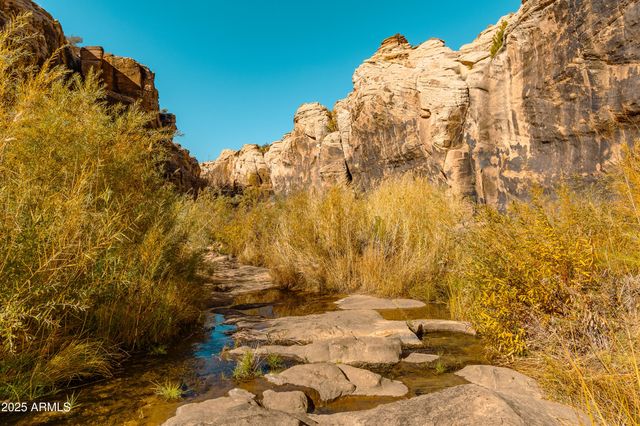 000 Bell Cow aka Rock Art Ranch Road 11, Winslow, AZ 86047
