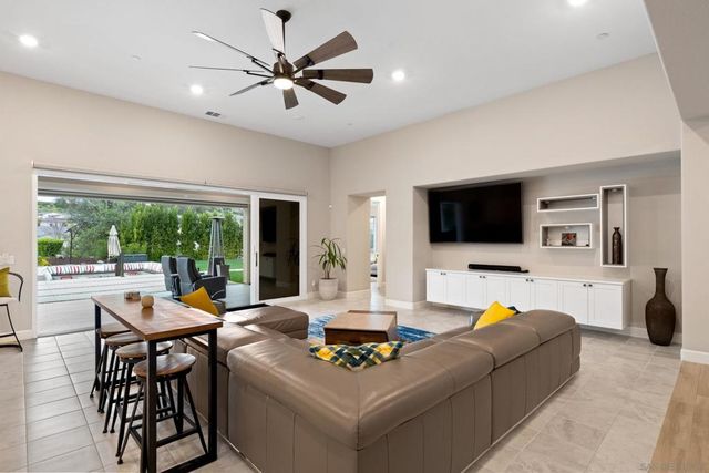 21992 Wilgen Rd, Escondido, CA 92029