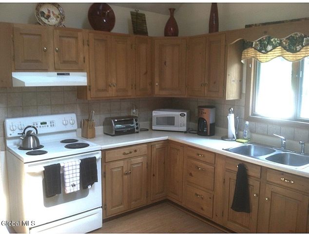 120 Van Dam Street, Saratoga Springs, NY 12866