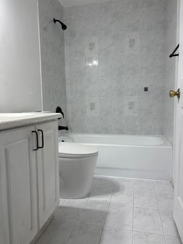 11479 NW 60th Terrace 373, Doral, FL 33178
