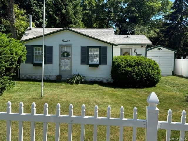 12 Midvale Avenue, Farmingville, NY 11738