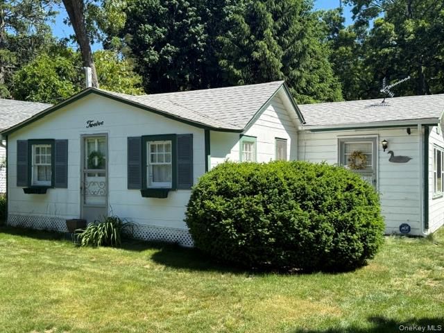 12 Midvale Avenue, Farmingville, NY 11738