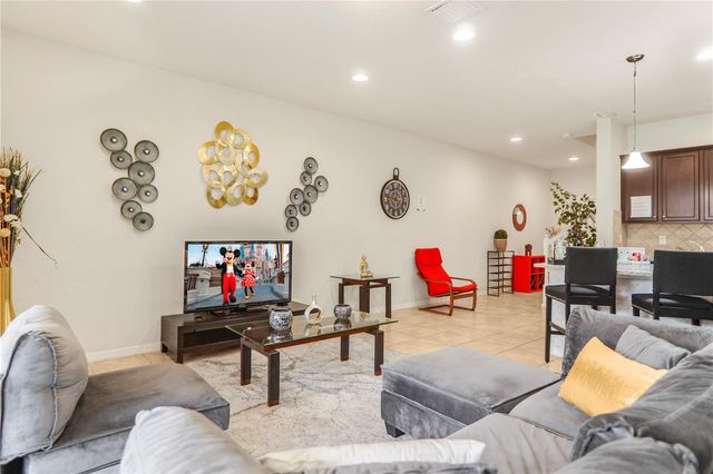 2022 MAJORCA DRIVE, Kissimmee, FL 34747