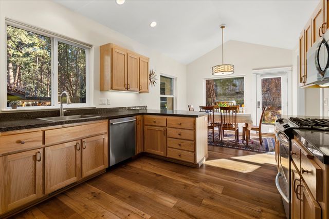 1066 NW Stannium Road, Bend, OR 97703