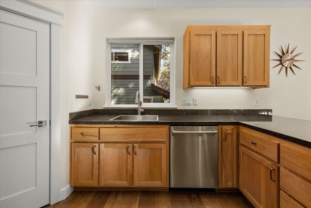 1066 NW Stannium Road, Bend, OR 97703