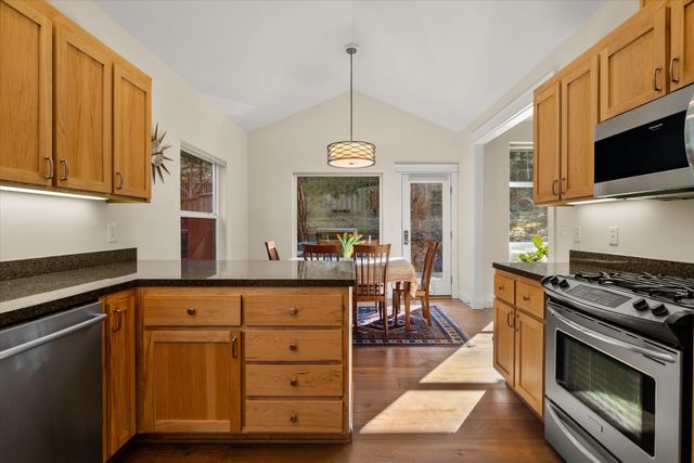 1066 NW Stannium Road, Bend, OR 97703